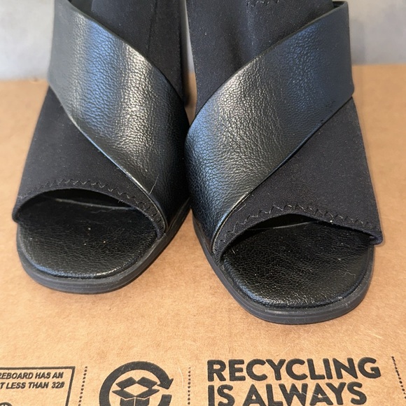 Black open toe chunky heel - Picture 3 of 6